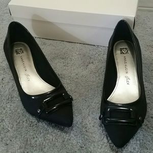 Anne Klein low heels size 8